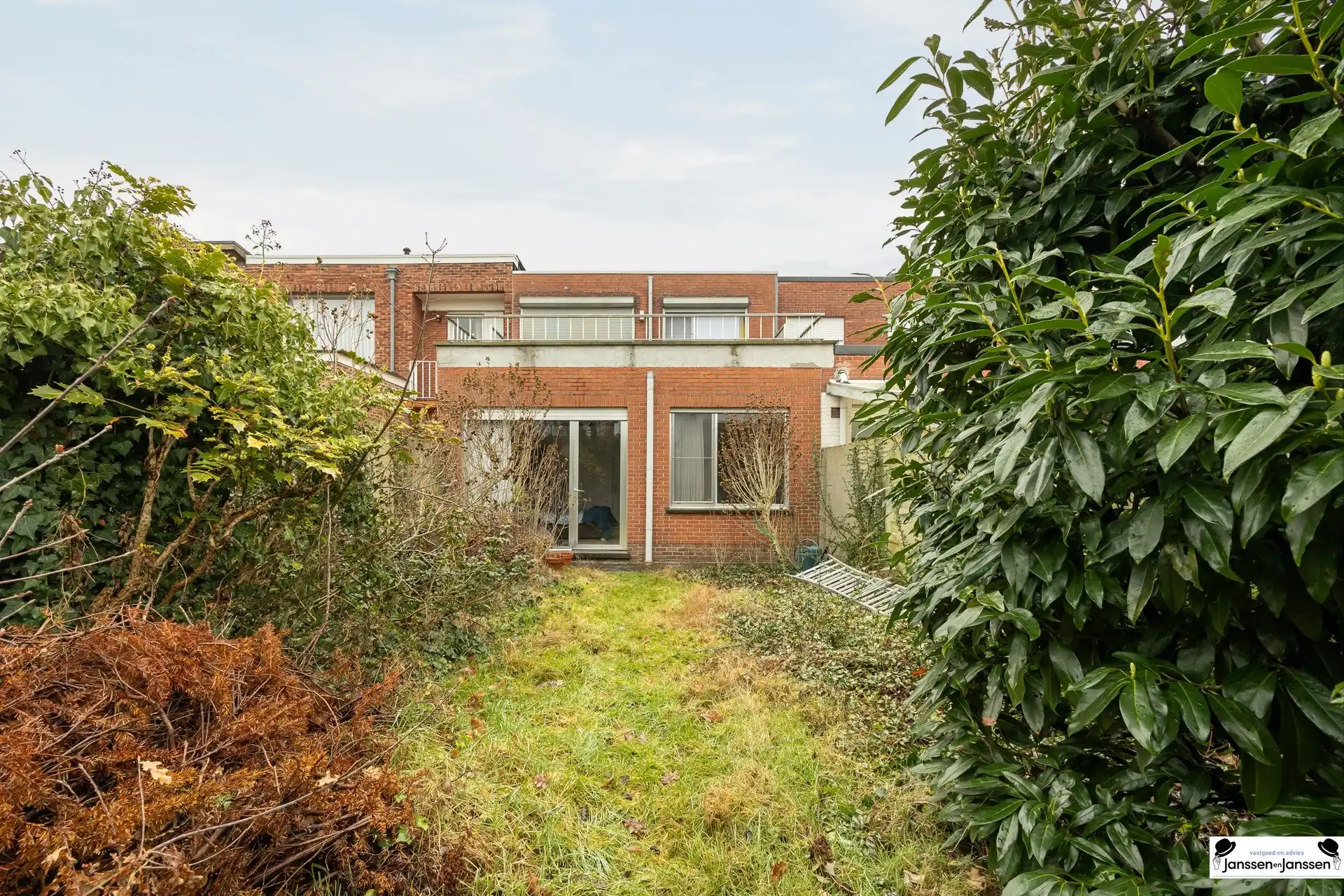 Lichtrijke gezinswoning met tuin in een rustige wijk! foto 16