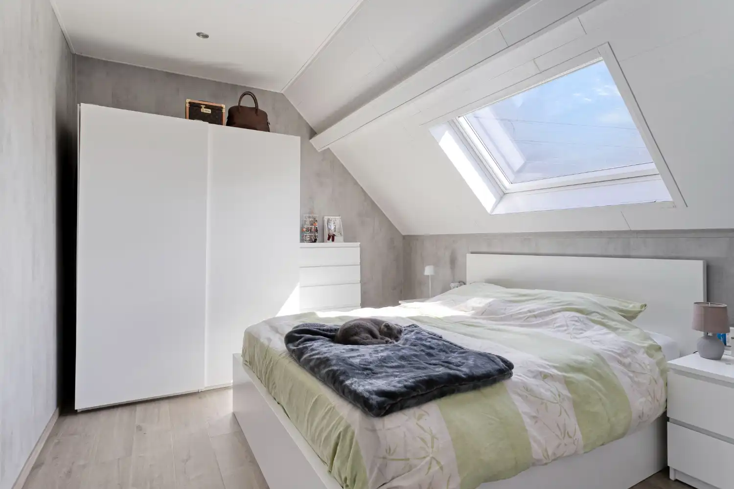 Charmante halfopen woning te koop in Oostkamp - Perfect voor wie een instapklare woning zoekt in een centrale omgeving! foto 6
