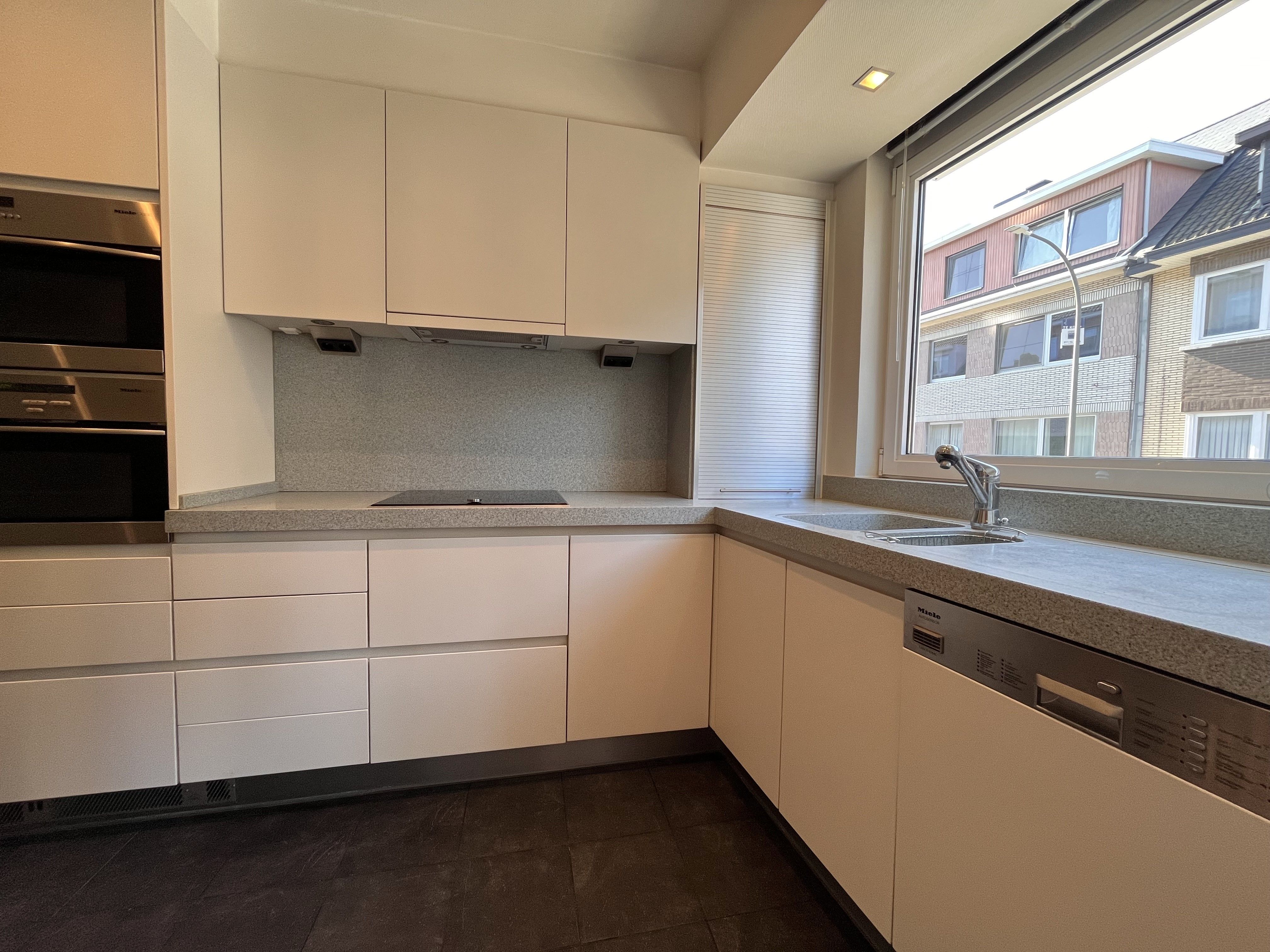 Ruim appartement, dubbele garage, 3 (slaap)kamers, nabij Hasselt centrum foto 2