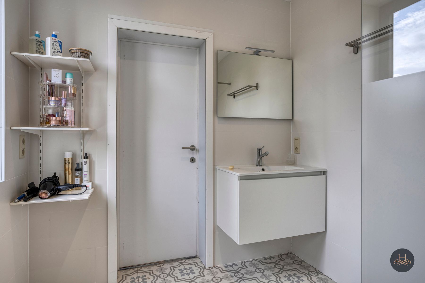 Hoogwalitatief gerenoveerde woning met goede bereikbaarheid foto 17