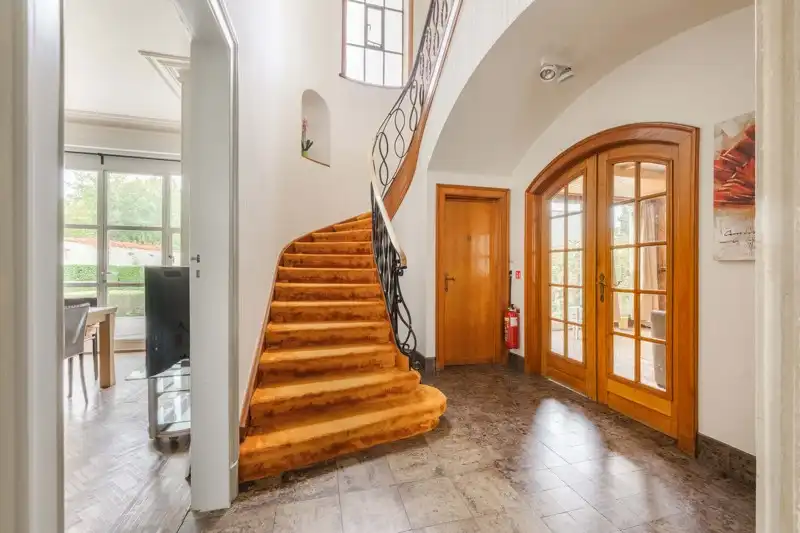🏡 Unieke herenwoning te huur in het hart van Aarsele! foto 11