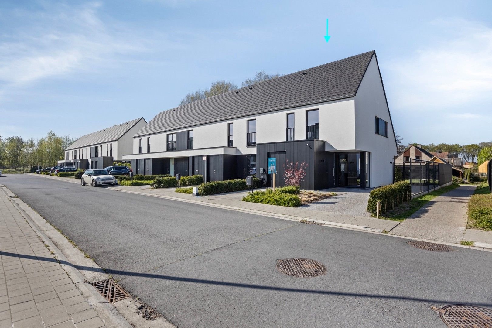 Moderne nieuwbouwwoning met 4 slpks en garage in Jabbeke foto {{pictureIndex}}