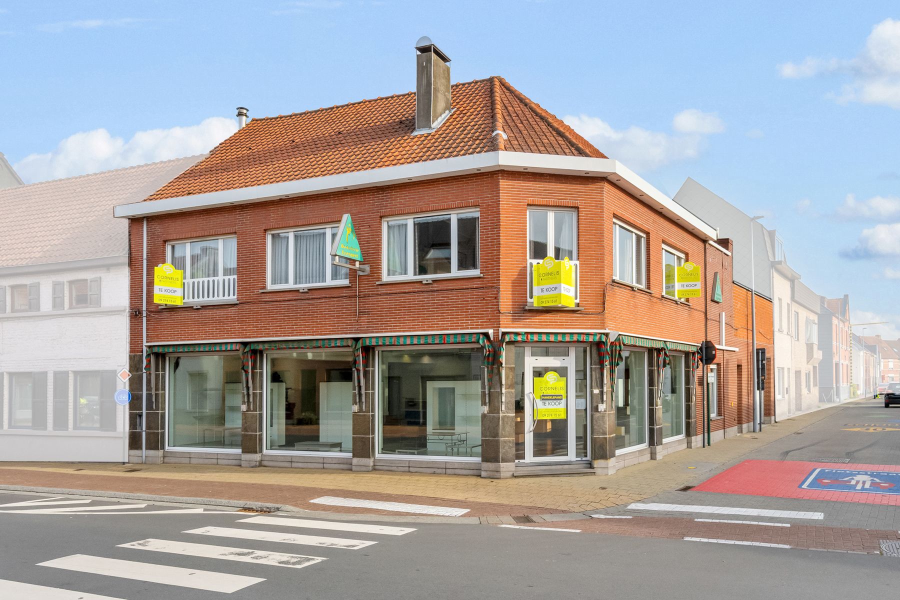 Merelbeke centrum: handelspand met woonst, garage en terras  foto {{pictureIndex}}