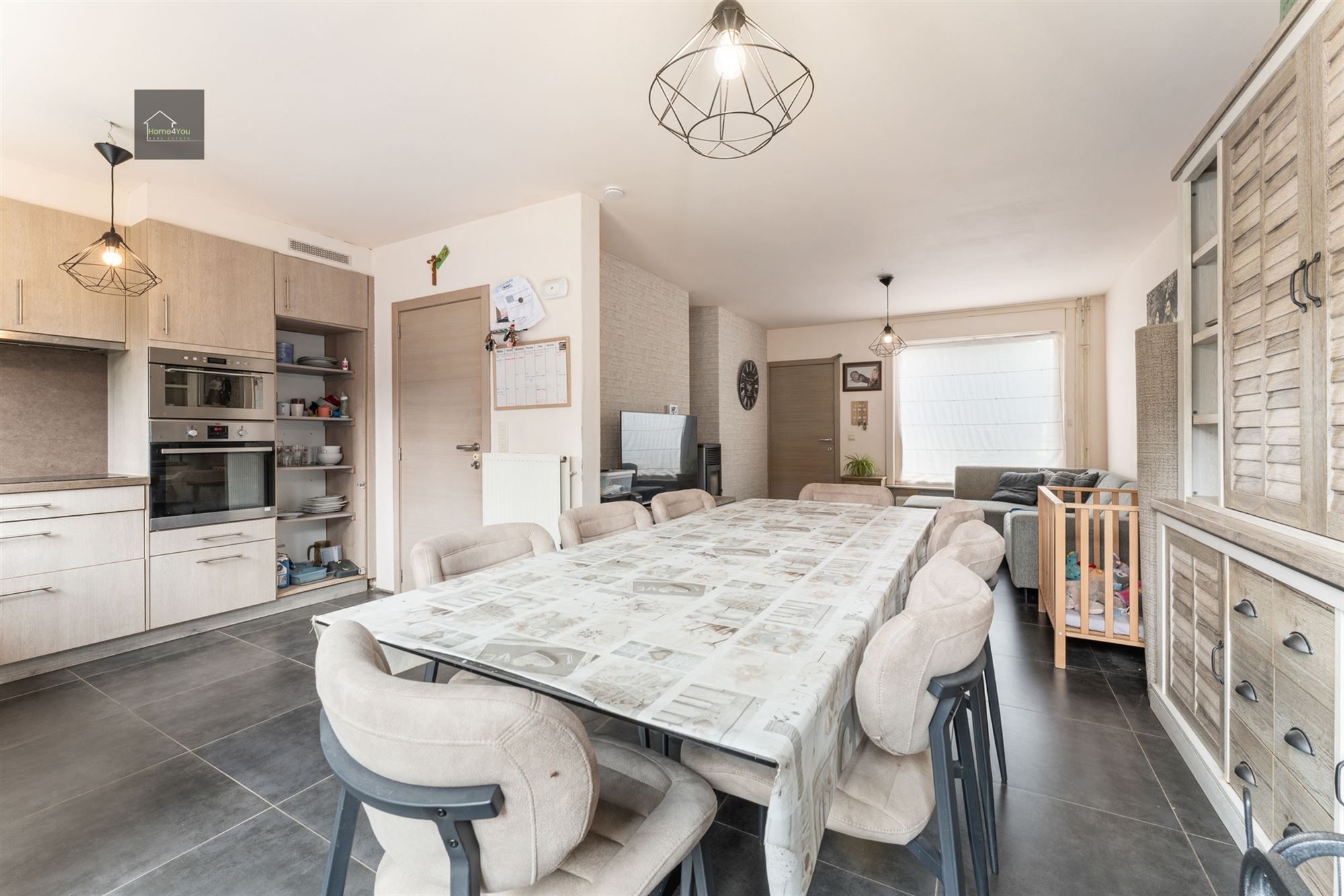Ruime instapklare gezinswoning met 4 slaapkamers en grote tuin in Diksmuide foto 5