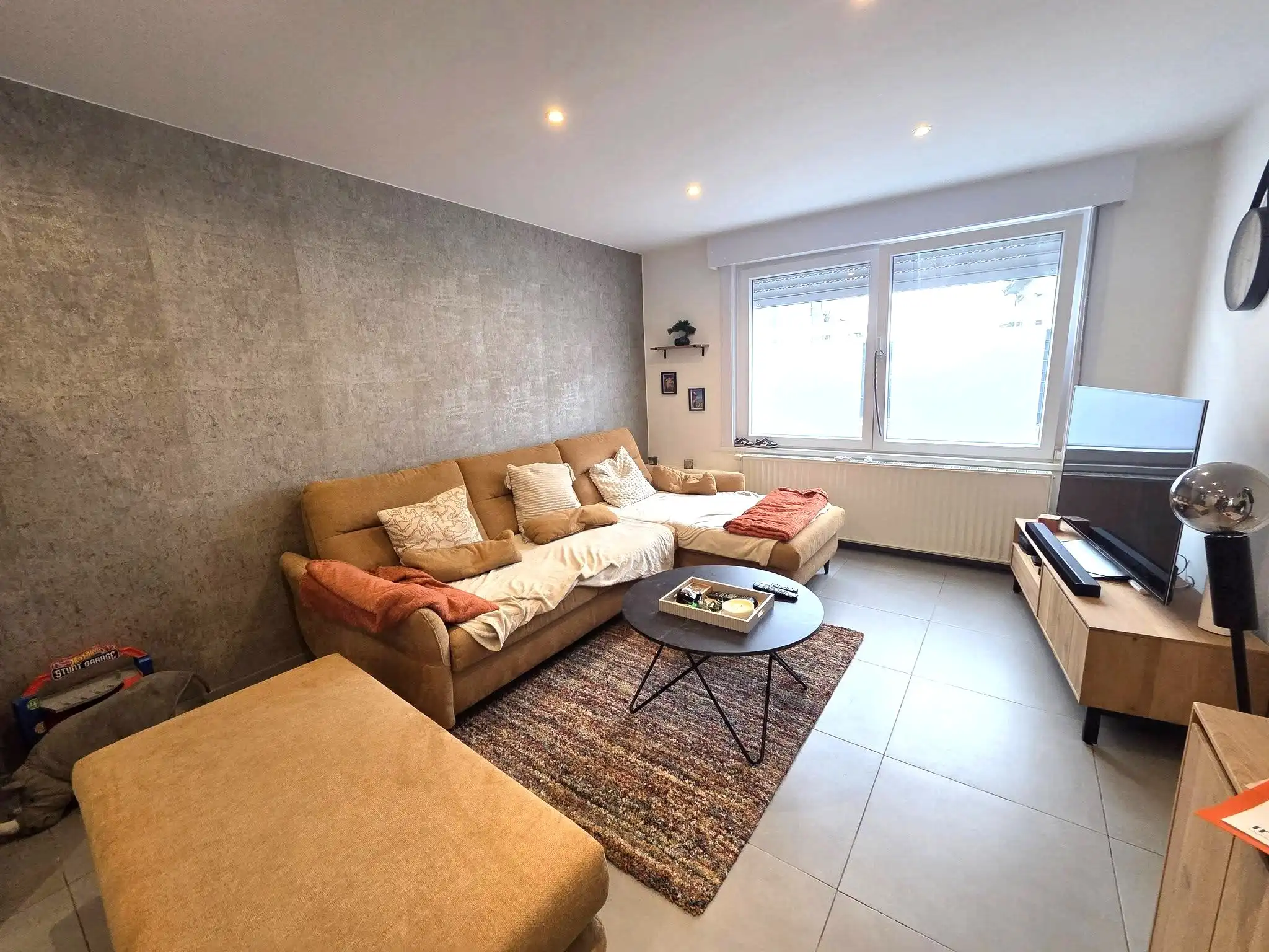 Woning met ruime garage. foto 5