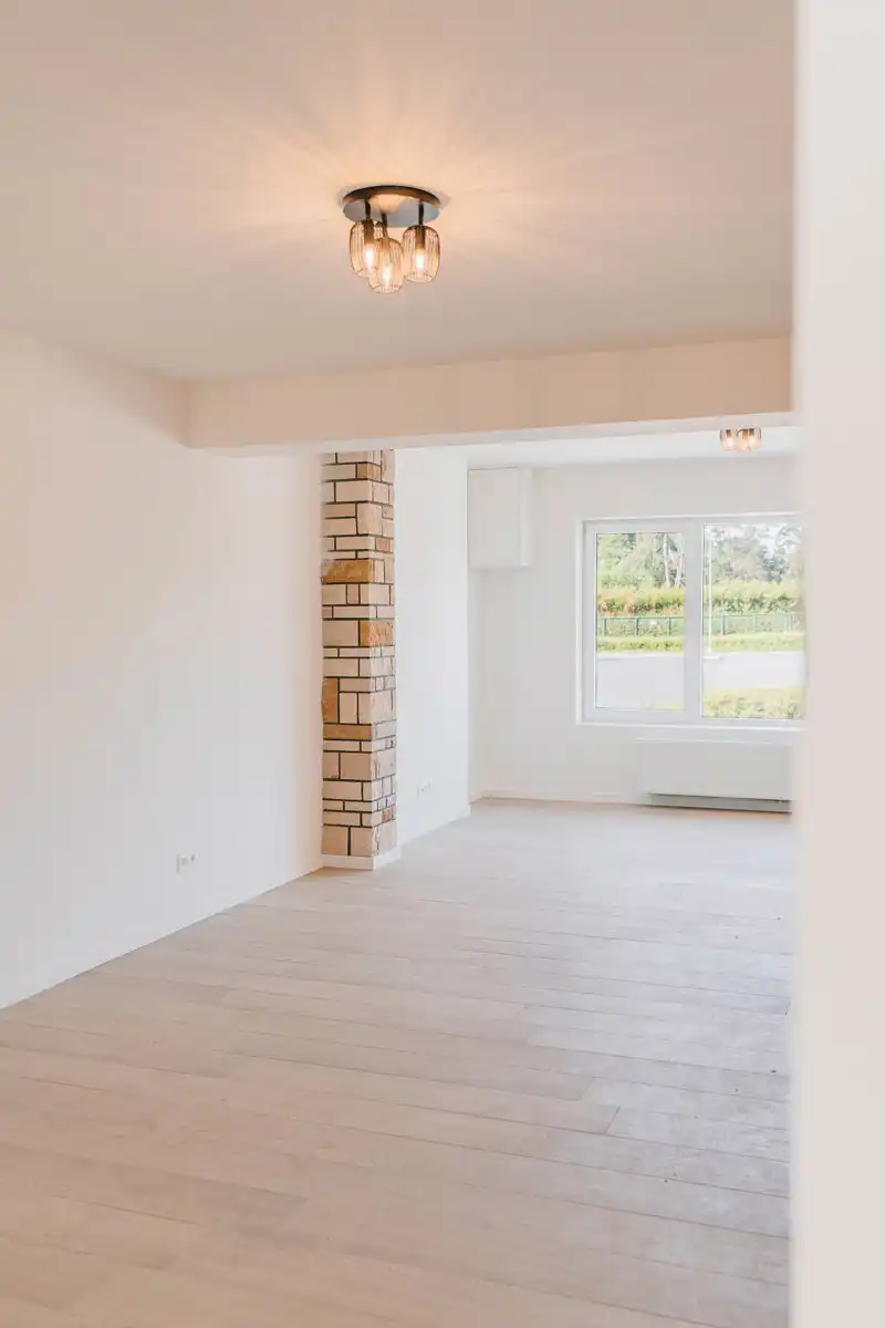 Recent gerenoveerde woning met grote loods foto 7