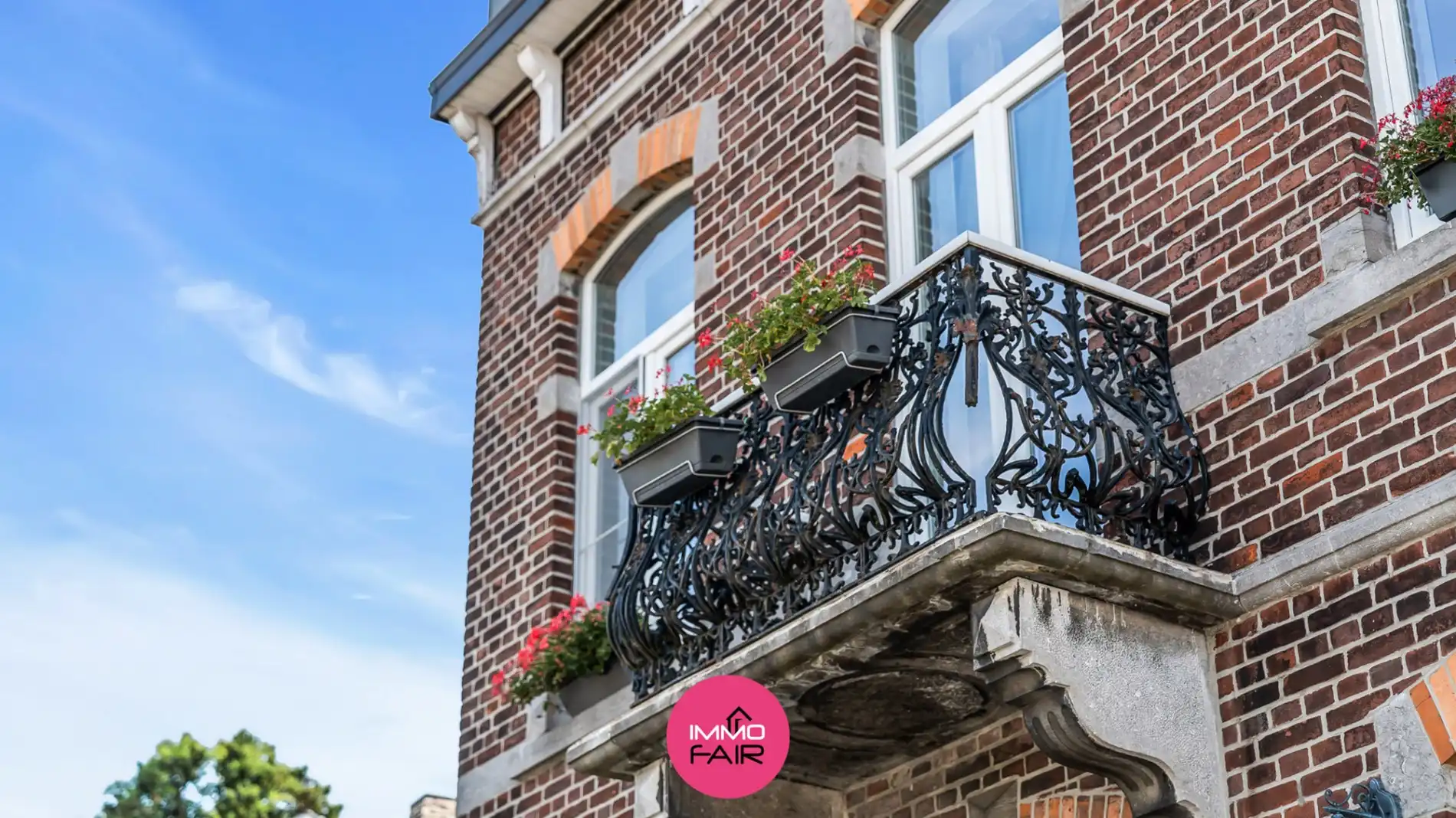 Karaktervolle herenwoning met vier slaapkamers en glazen tuinkamer foto 2