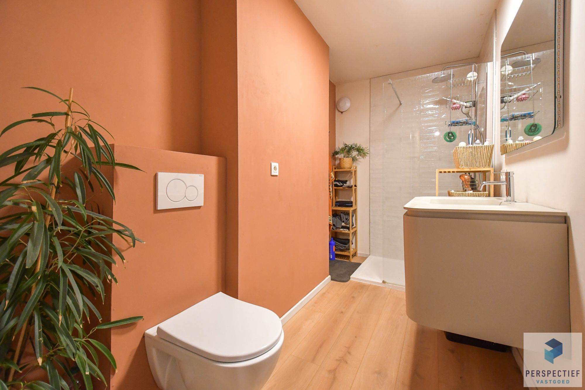 Uiterst GOED gelegen VERNIEUWDE woning met GROTE tuin foto 15