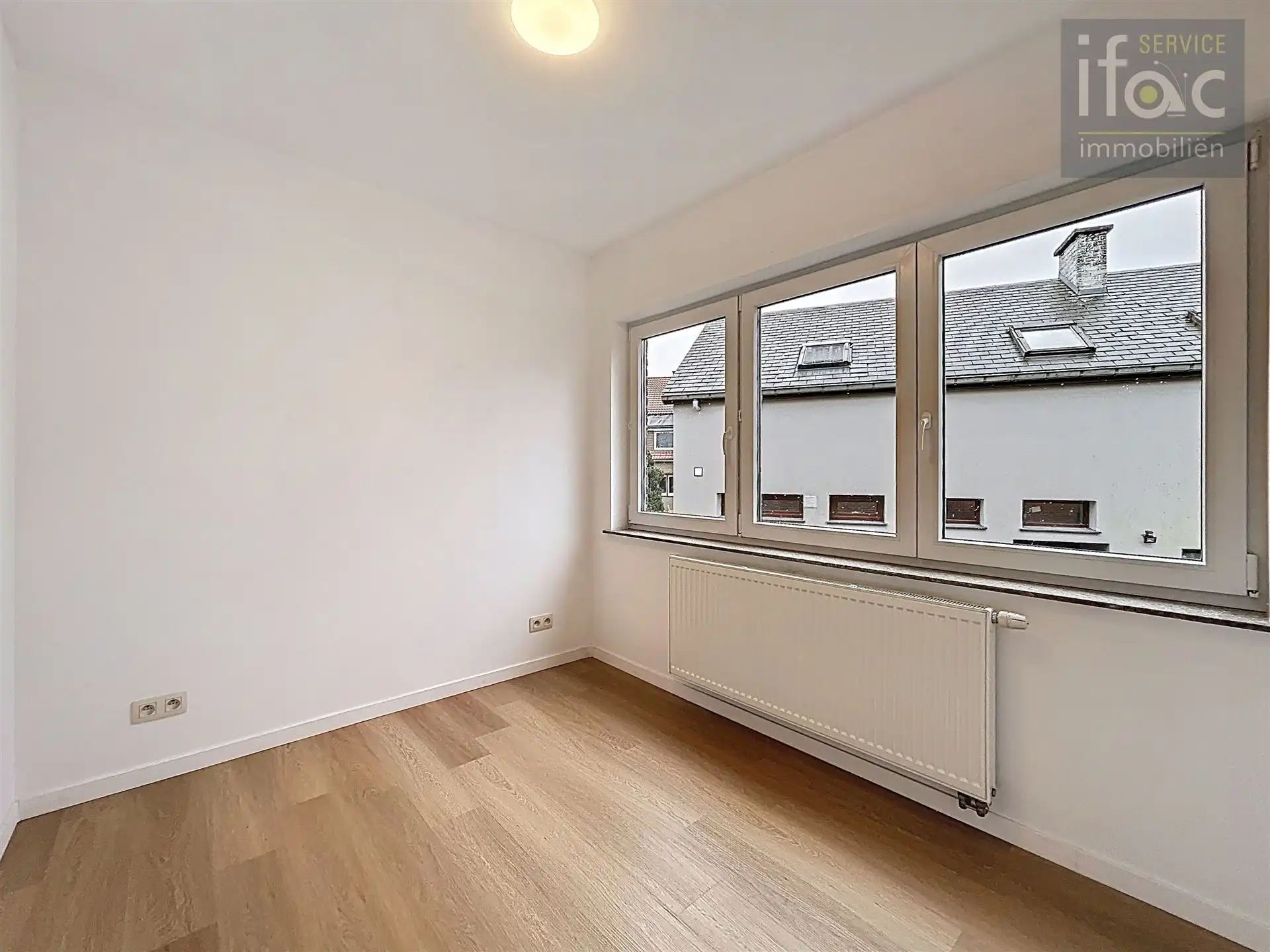 Mooi gerenoveerde woning met 4 slaapkamers en 2 badkamers. foto 11