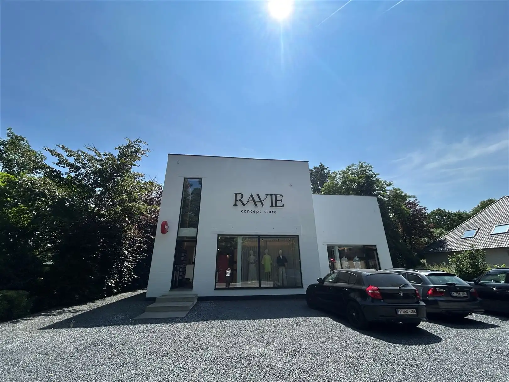 Kantoorgebouw foto {{pictureIndex}}