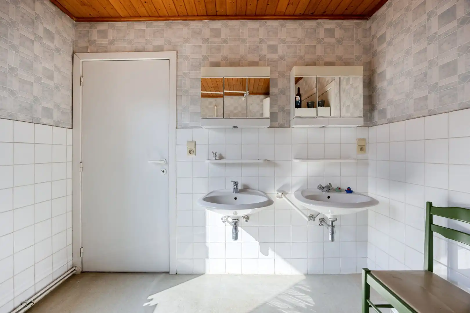 Goed gelegen handelspand met woonst! foto 12