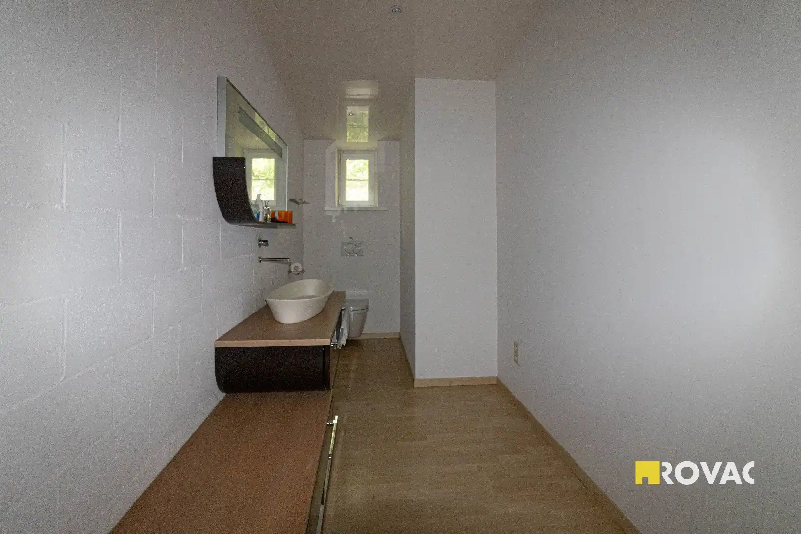 Ruime alleenstaande loftwoning met garage/opslagplaats foto 16