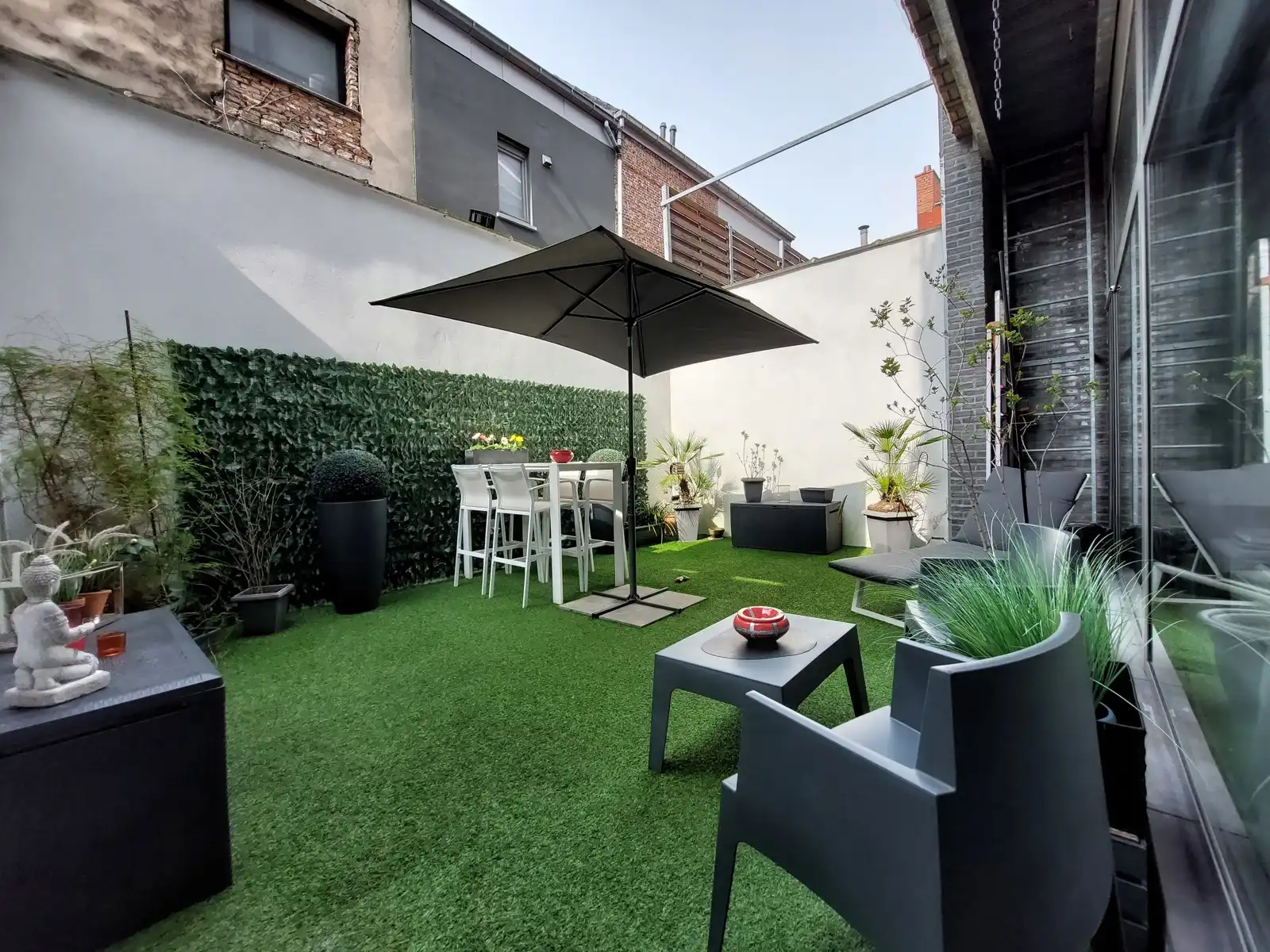 GEMEUBELD - 1 slpk. gelijkvloers appartement met stadstuin ! foto 5