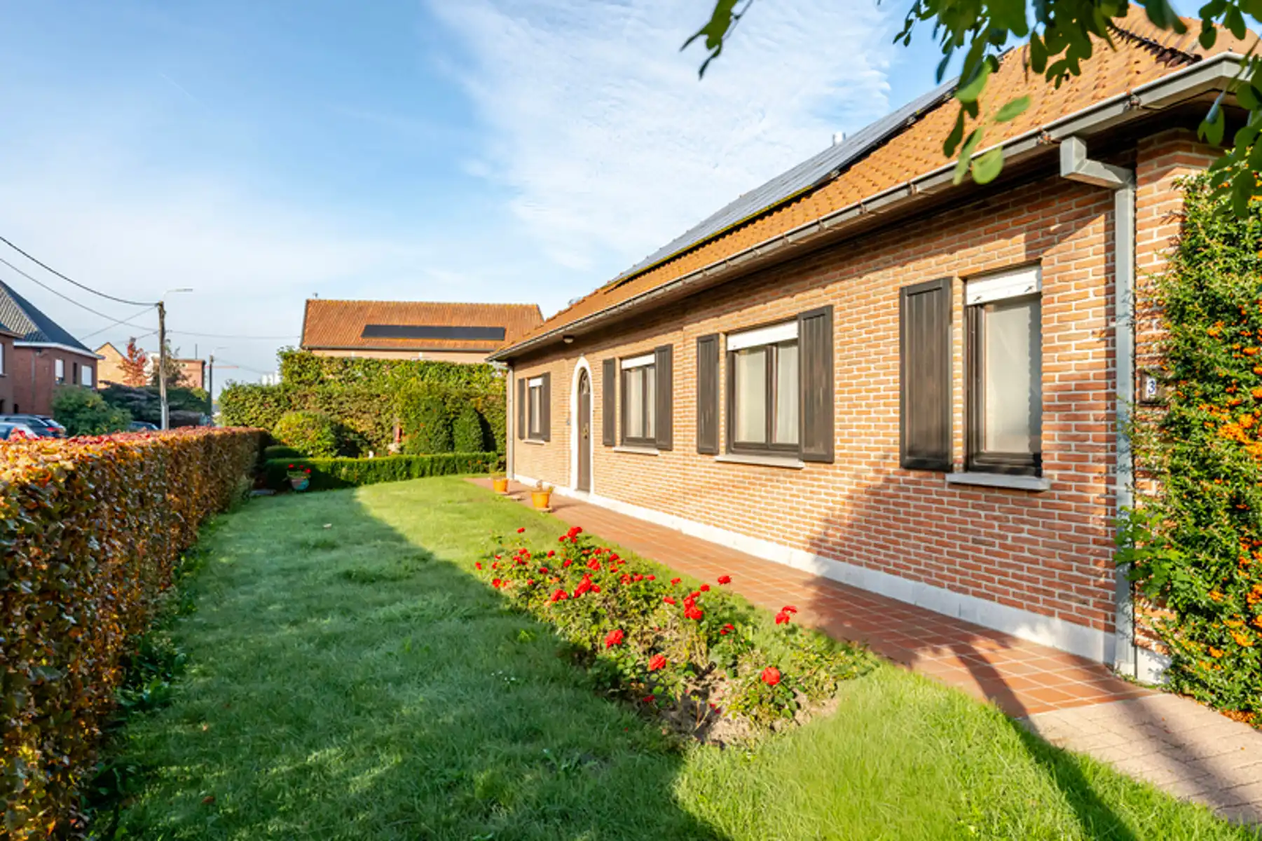 Vrijstaande woning op ruim perceel foto 4
