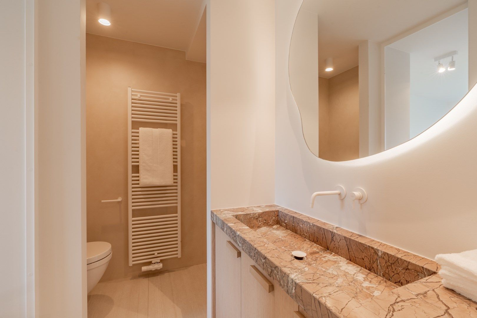 Luxueus gerenoveerde penthouse met groot zonneterras op wandelafstand van het Albertplein foto 17