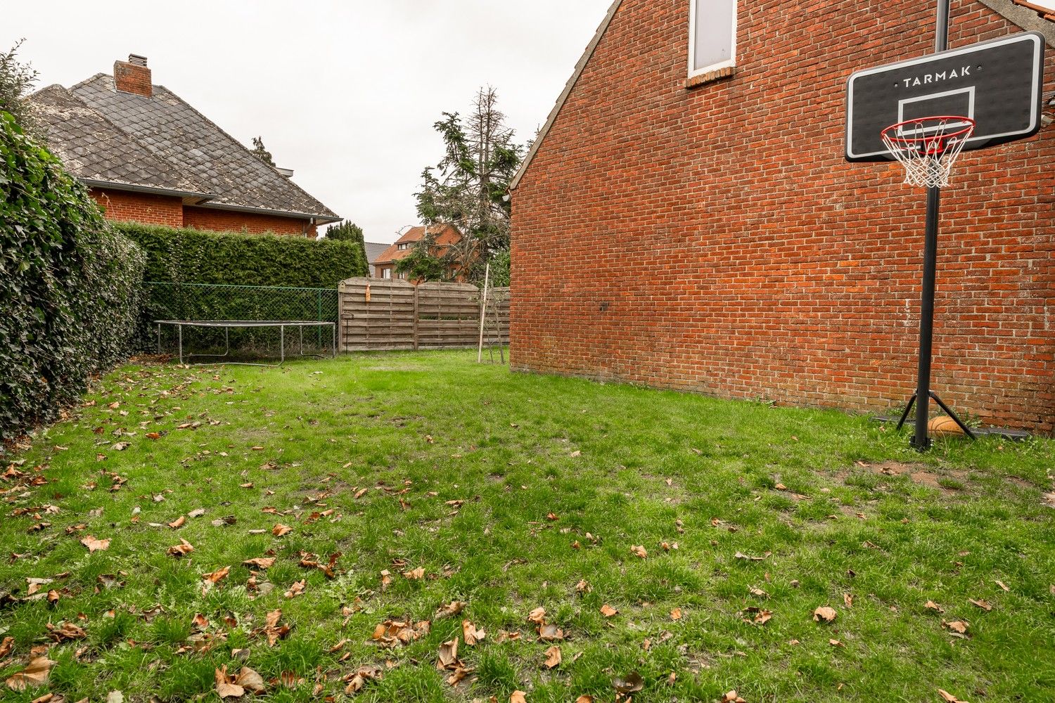 Charmante instapklare gezinswoning met garage op 478 m² grond in hartje Pelt foto 4