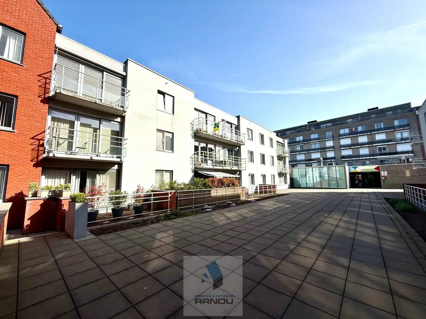 Appartement met 1 slaapkamer, balkon en autostandplaats foto 2