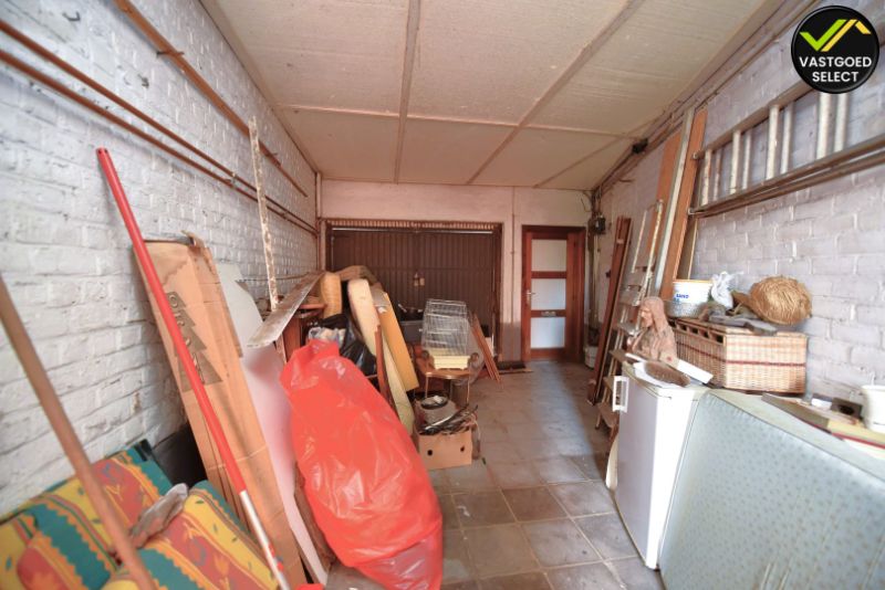 Te koop: Te renoveren kangeroewonen met 4 slaapkamers, badkamer en garage in het centrum van Maldegem – 376 m² perceel foto 11