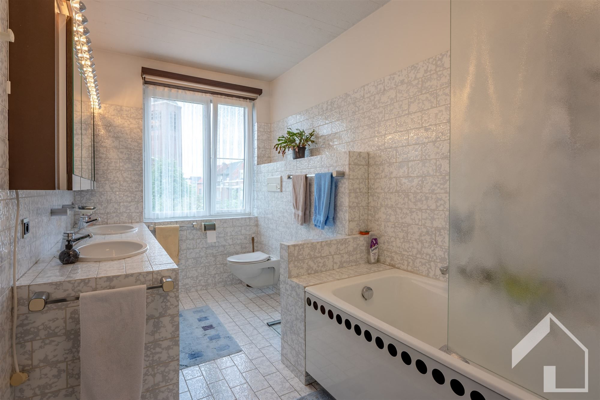 Ruime woning met 4 slaapkamers foto 13