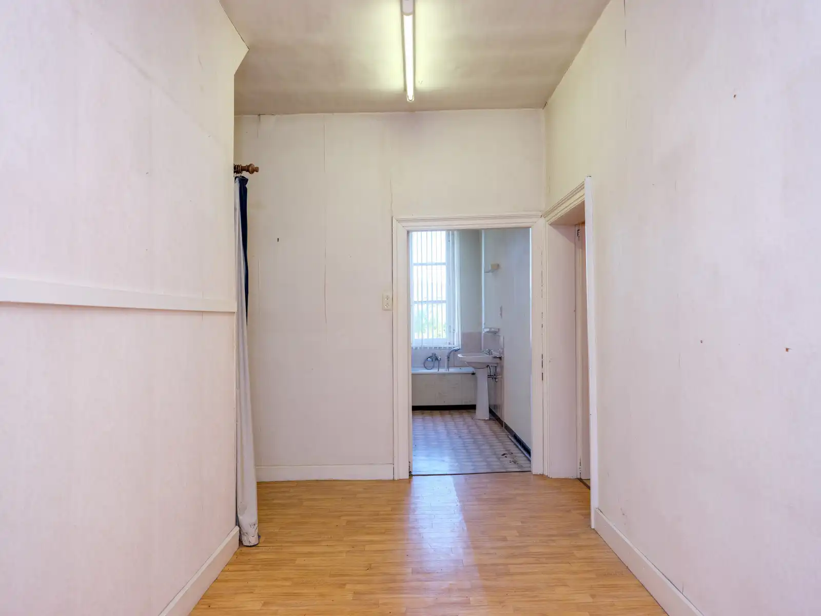 Zeldzame pastorie met monumentale tuin en commerciële potentie foto 28