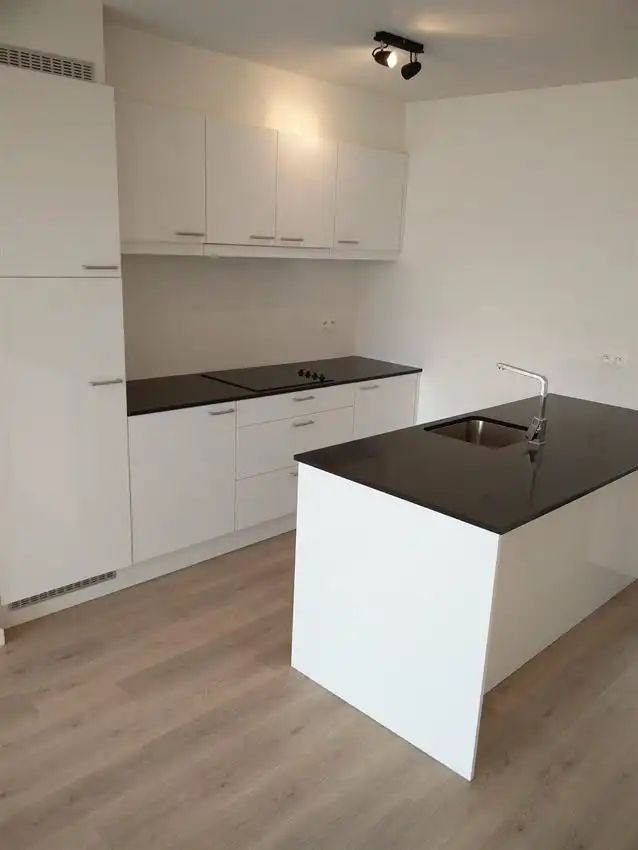 Eigentijds appartement met 2 slpk., groot terras en garage foto 3