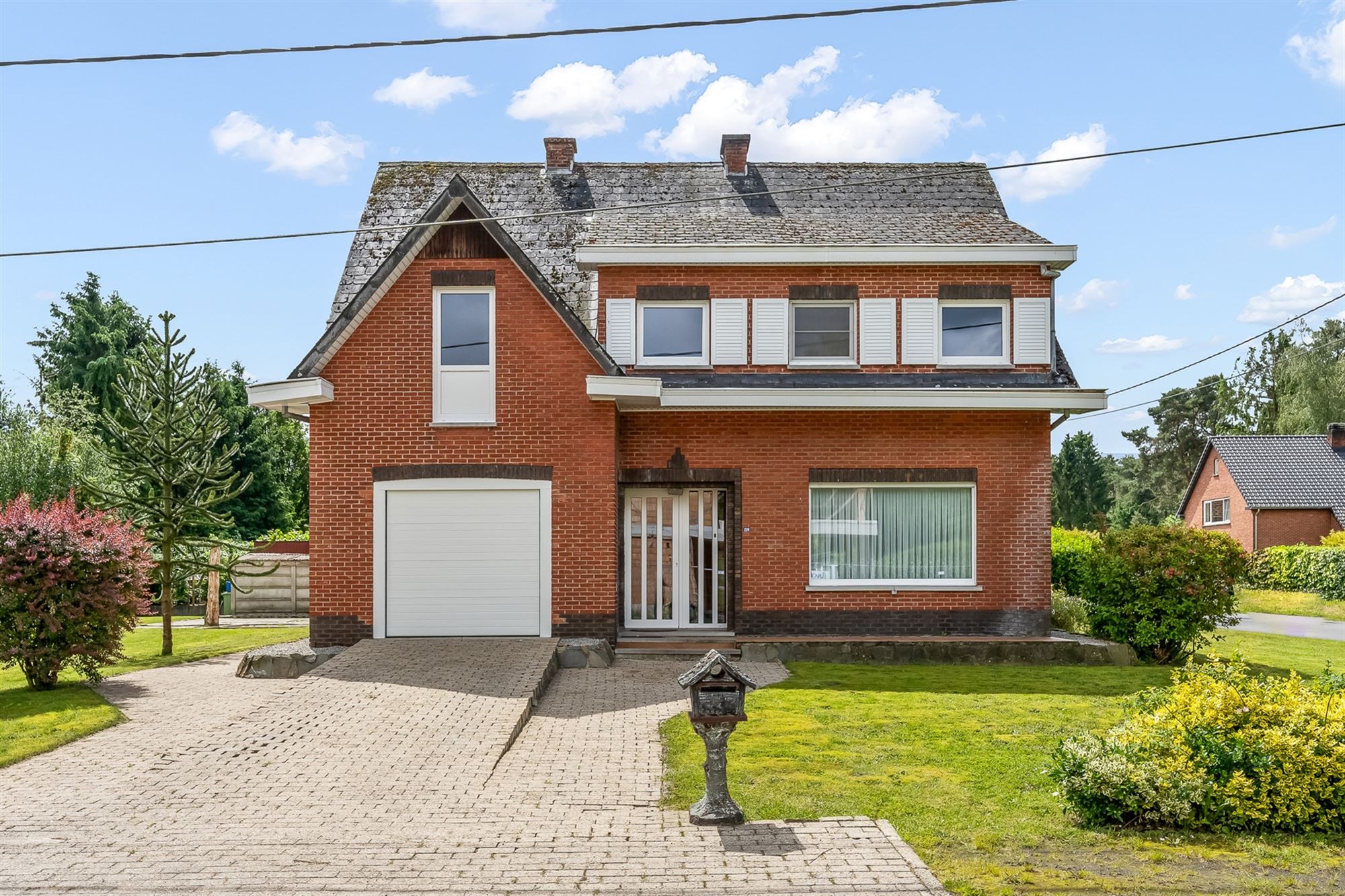 RUIME, PERFECT ONDERHOUDEN WONING MET ZUIDGERICHTE TUIN VLAKBIJ KEIHEUVEL foto 1