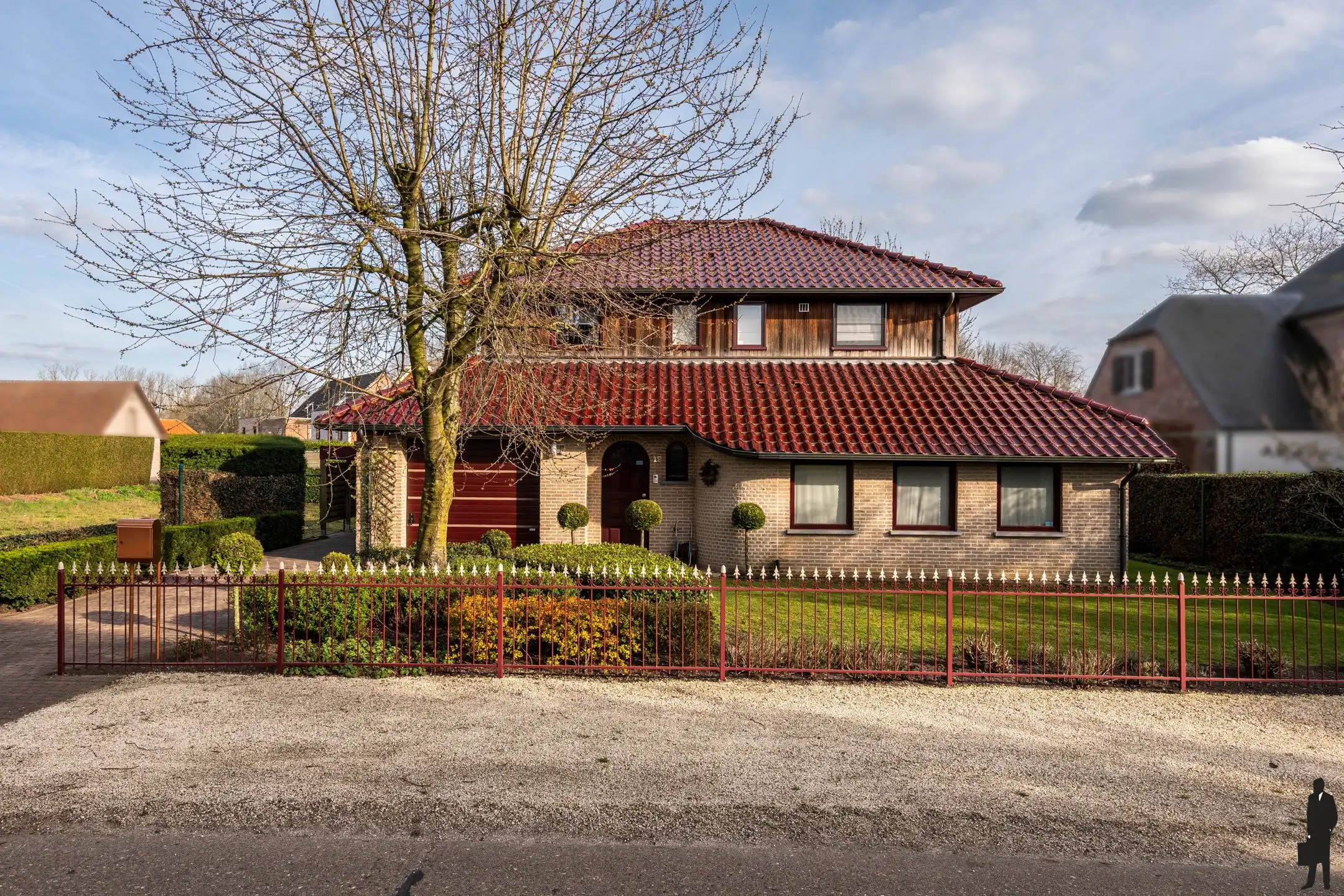 Vrijstaande woning 4 slpk, 2 bdk, op gunstige locatie te Hoogstraten foto {{pictureIndex}}