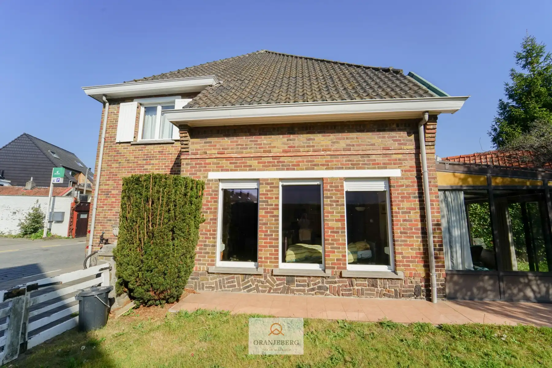 Centraal gelegen ruime woning met tuin! foto 2