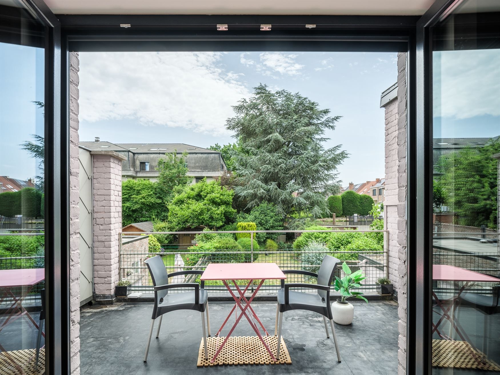 Ruime woning met karkater en zonnige tuin foto 18