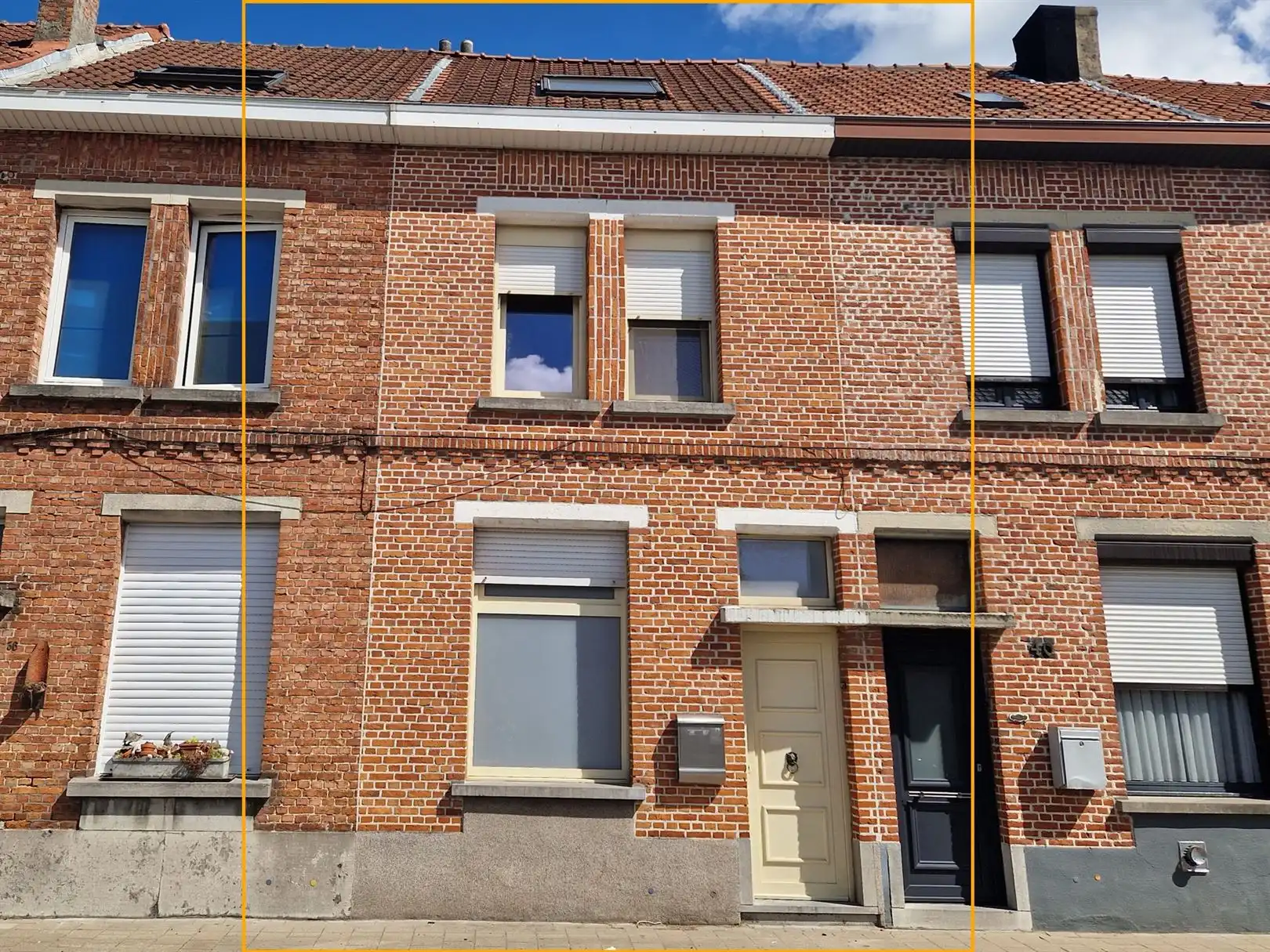 Hoofdfoto van de publicatie: Instapklare rijwoning met 3 slpks en tuin.