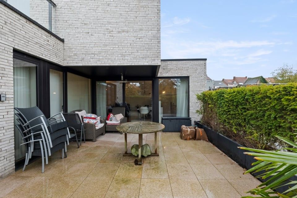 MODERN GELIJKVLOERS APPARTEMENT MET TERRAS EN STAANPLAATS IN SINT-TRUIDEN foto 25