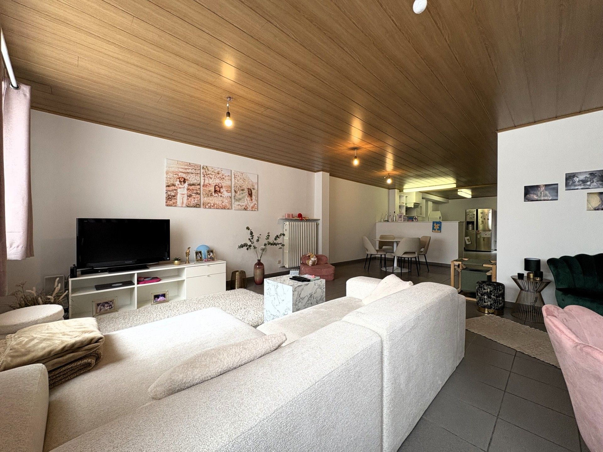 Ruim appartement met 4 slaapkamers en overdekte autostaanplaats foto 4