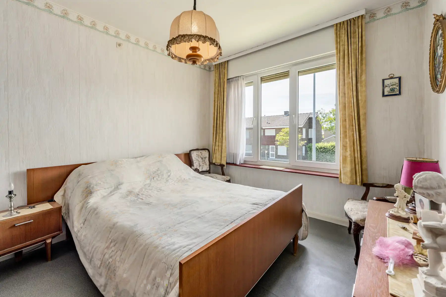  Rustig gelegen, deels te renoveren woning met 4 slpk, tuin. foto 14