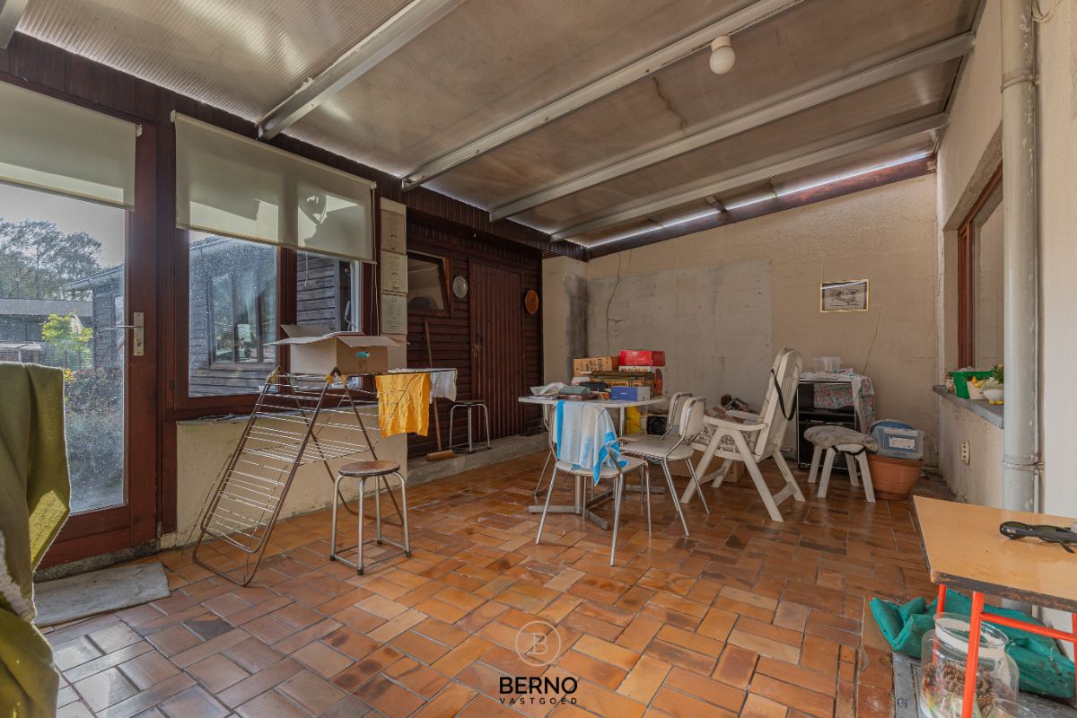 Renovatiewoning met garage en mooie tuin foto 14