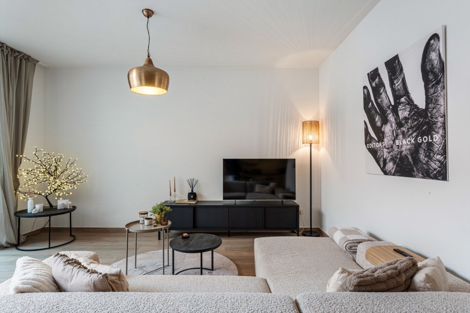 Recent, hoogwaardig afgewerkt gelijkvloers appartement, met terras en inpandige garage, in het centrum van Maaseik!  foto 5