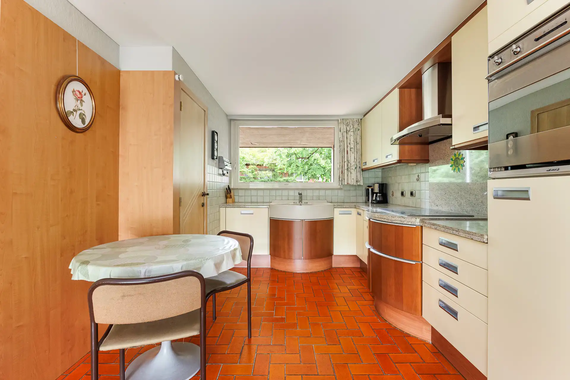 Prachtige woning met zuidgeoriënteerde tuin op toplocatie! foto 8