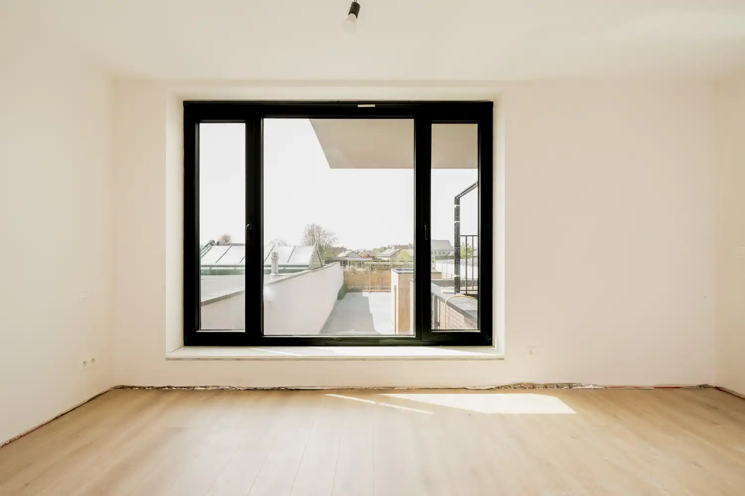 Ruim doorzonappartement nabij het centrum foto 12