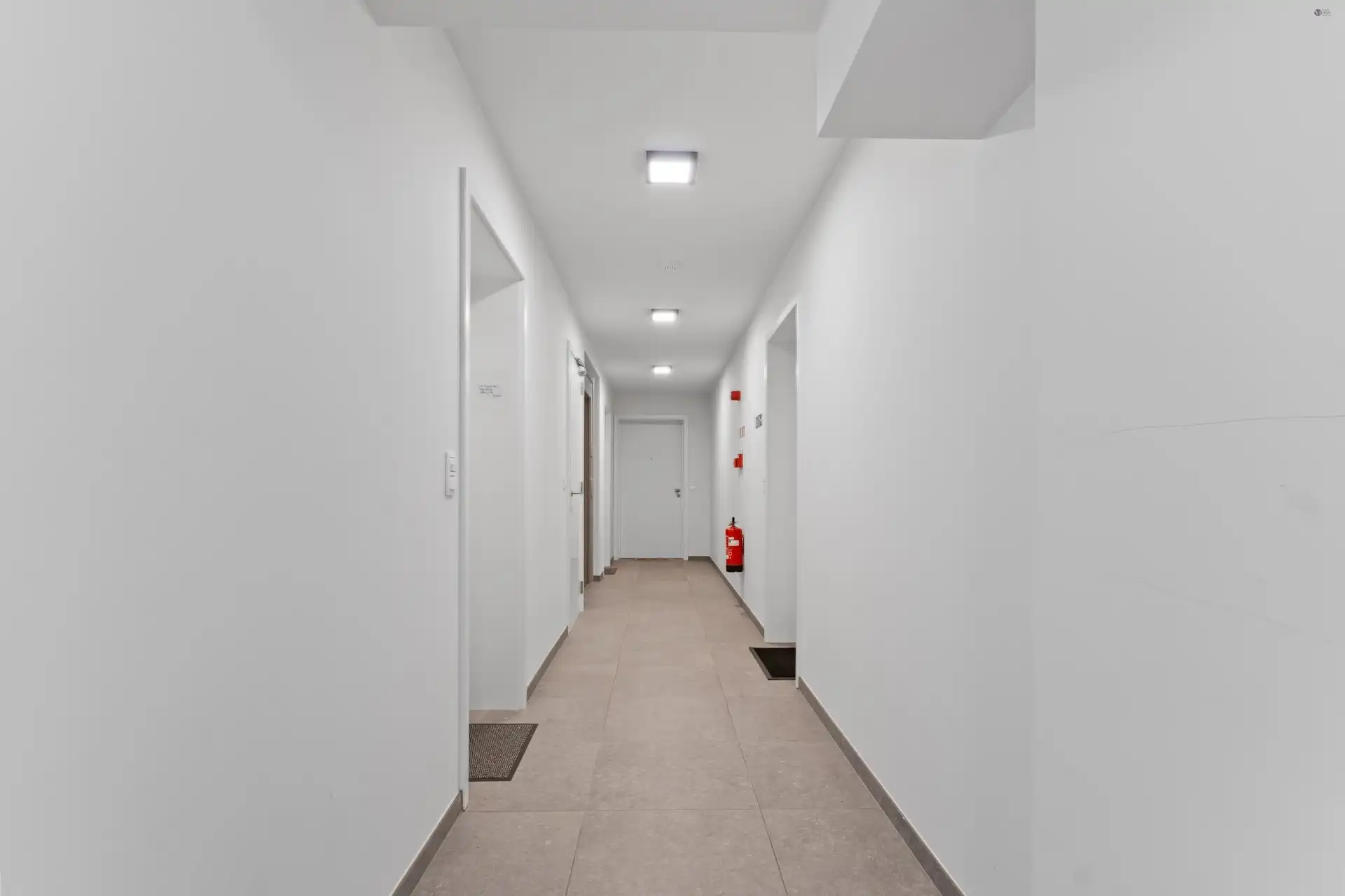 Luxueus afgewerkt gelijkvloers appartement te centrum Stekene foto 26