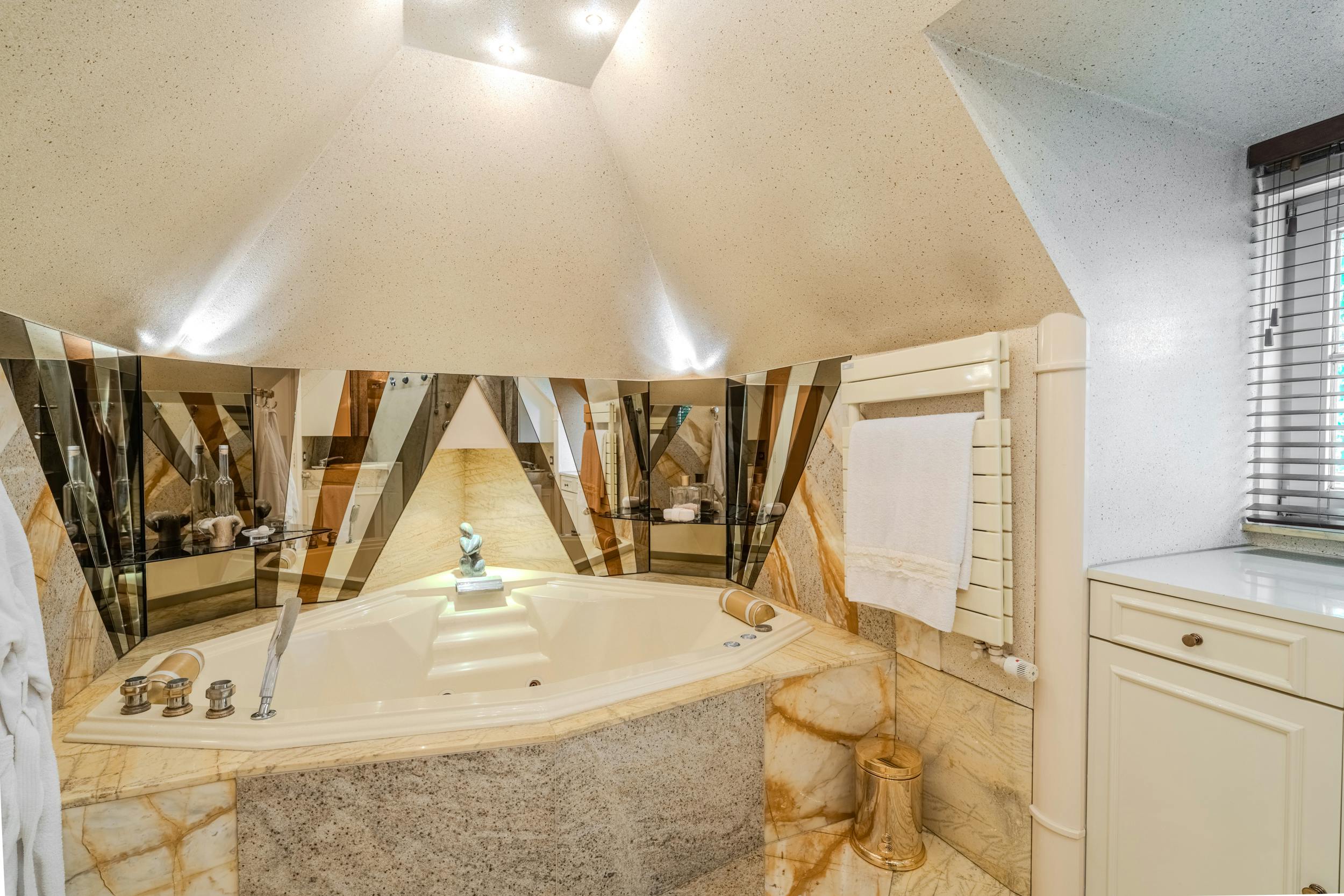Magnifieke villa met zwembad langs de Spalaan te Oostende foto 28