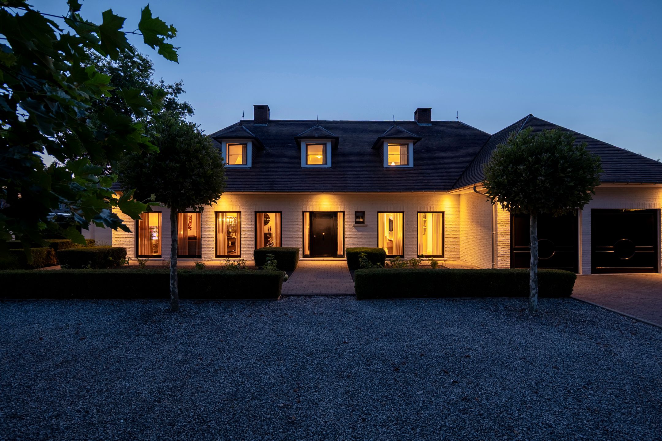 Tijdloze villa op perceel van ca. 1287 m².  foto 2