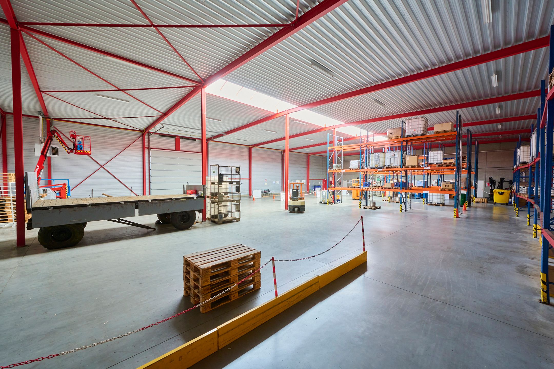  TE HUUR- HAL & KANTOOR in topconditie foto 18