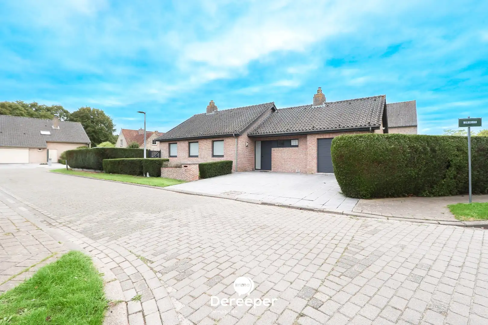 Alleenstaande villa met grote tuin op een top ligging in Sint-Andries foto {{pictureIndex}}