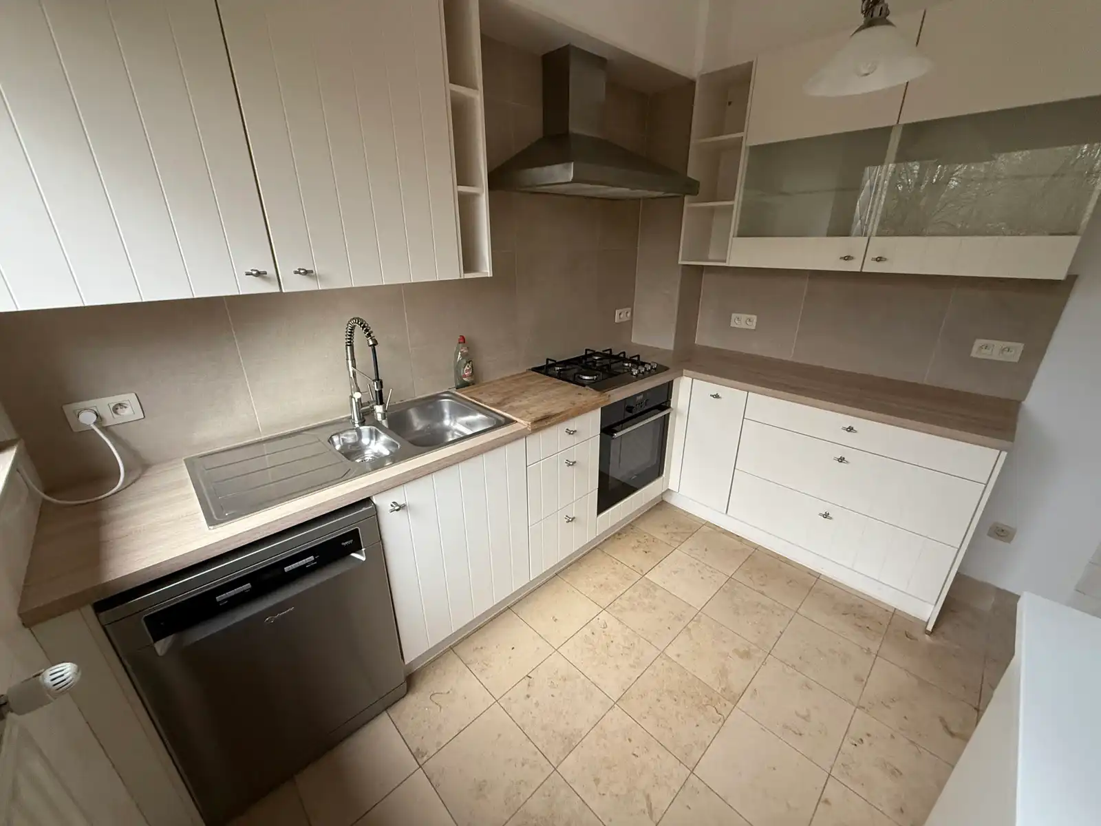 Ruime woning met 4 slaapkamers, garage en tuin in Dilbeek foto 6