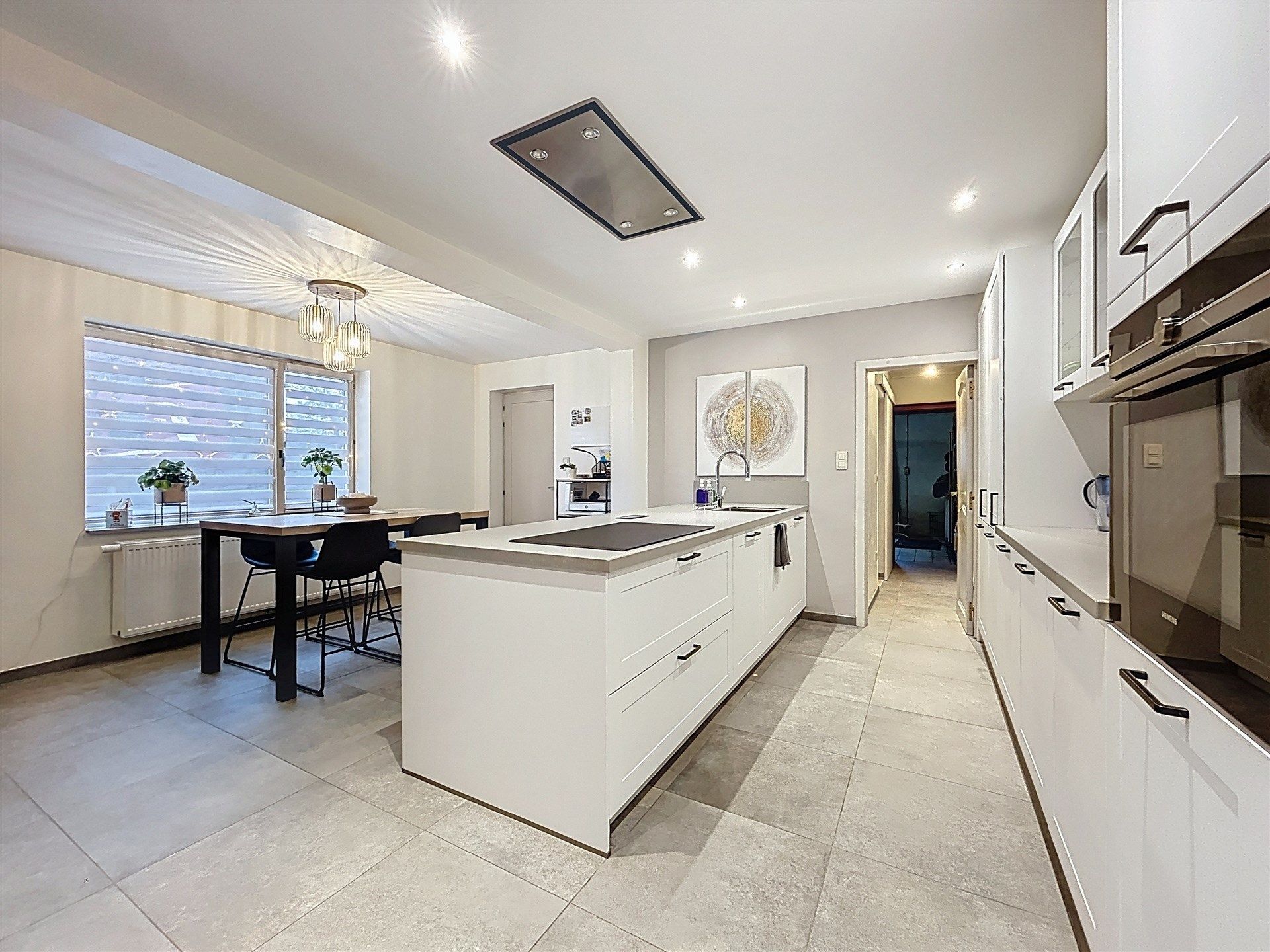 Half open bebouwing met 4 slaapkamer en garage op perceel van 433m² foto 2