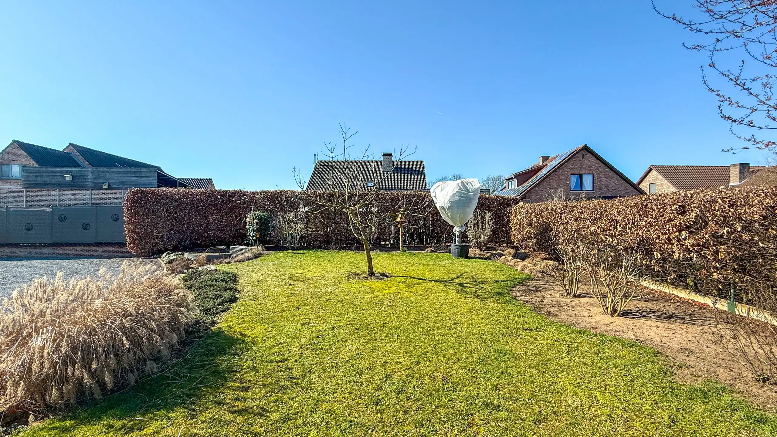 Instapklare gezinswoning met 5slpks, dubbele garage en tuin! foto 47