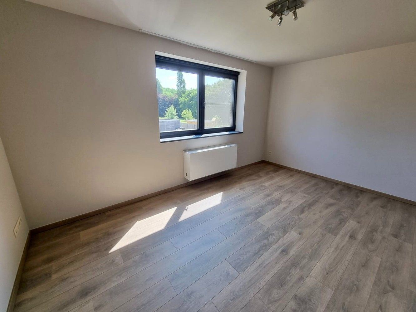 Ruime woning met 4 slaapkamers te huur! foto 10