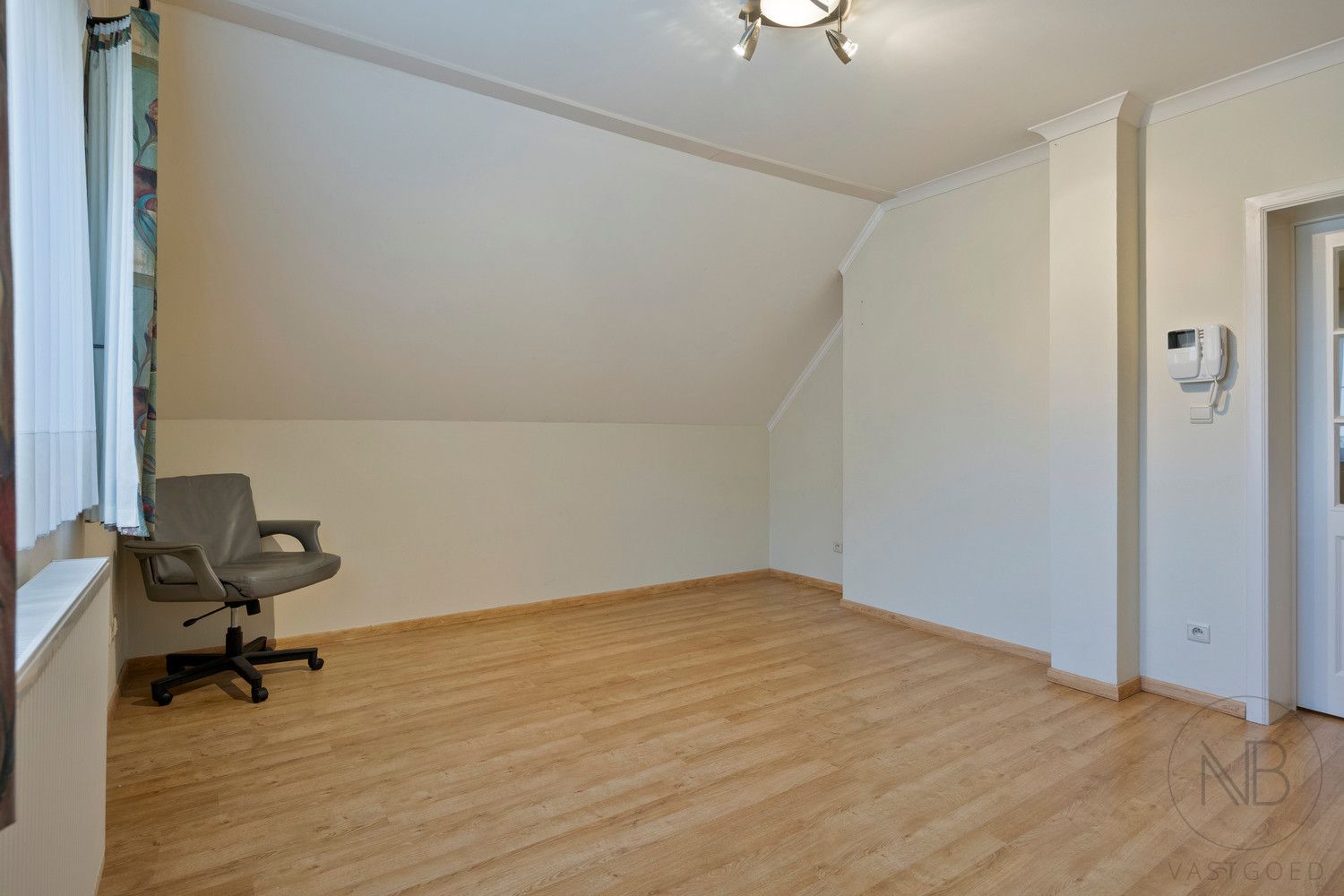 Riant appartement in het centrum van Genk met autostaanplaats! foto 27