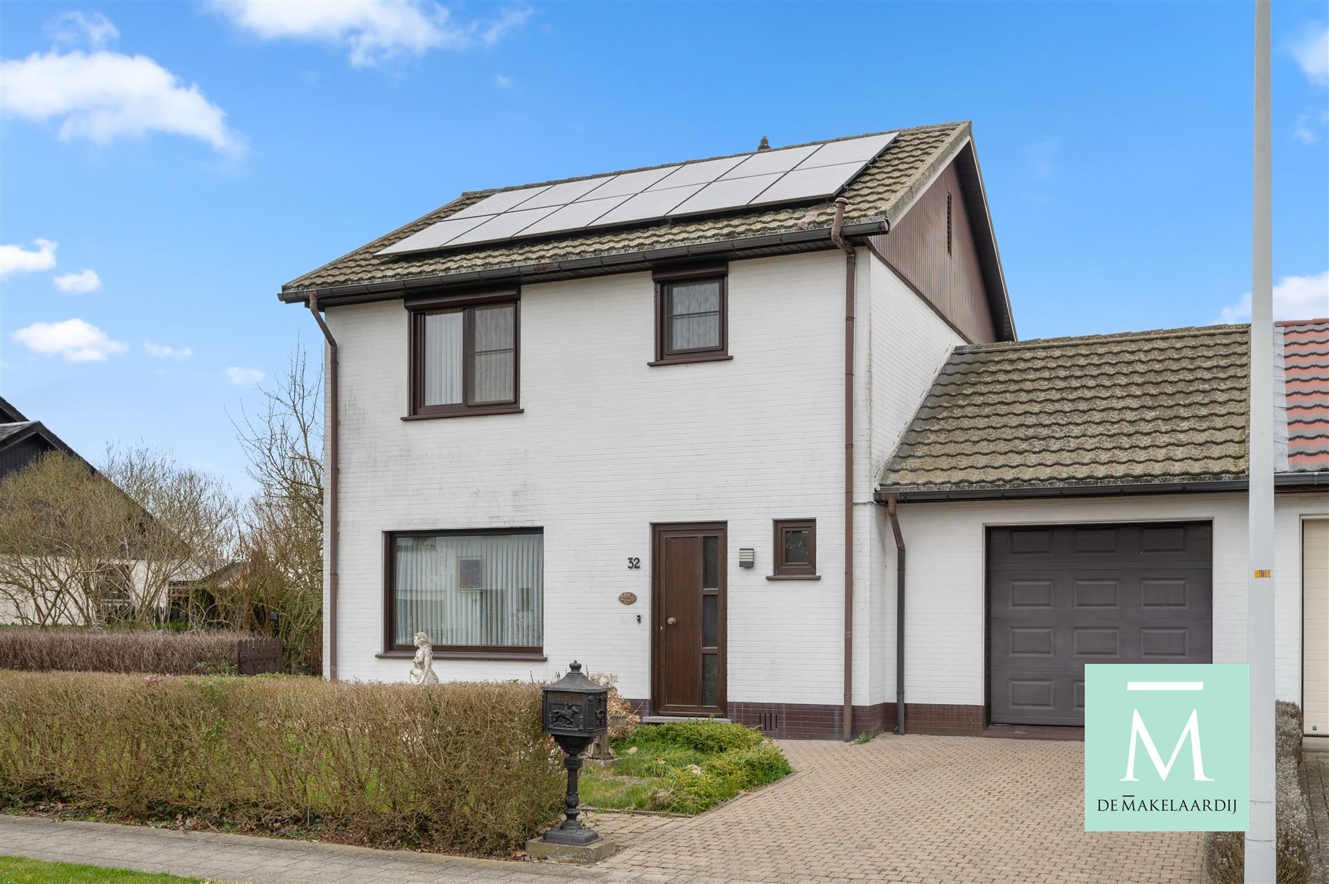Goed onderhouden woning met 3 slaapkamers, tuin en garage op toplocatie! foto {{pictureIndex}}