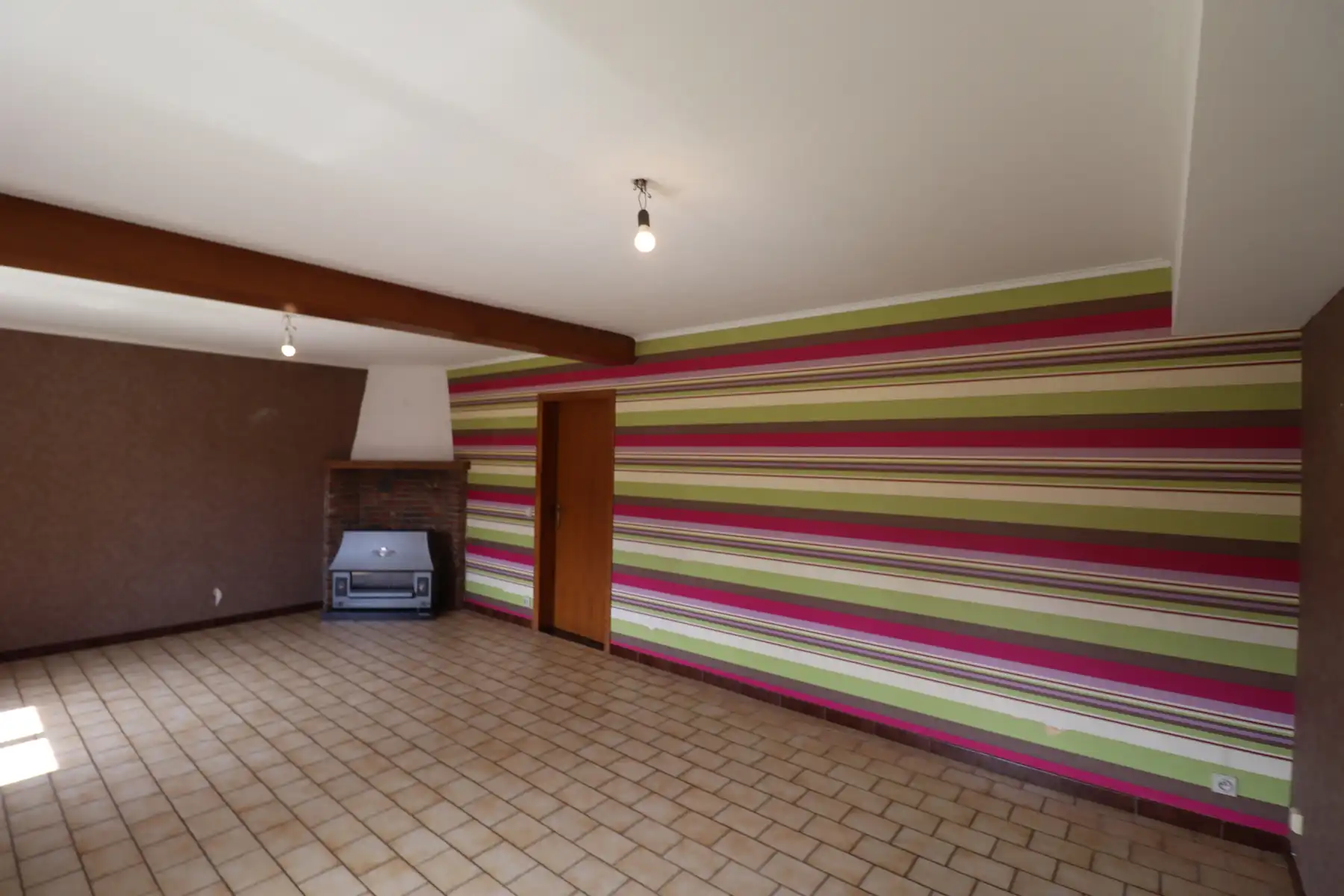 Woning met 4 slaapkamers, terras met tuin en garage. foto 2