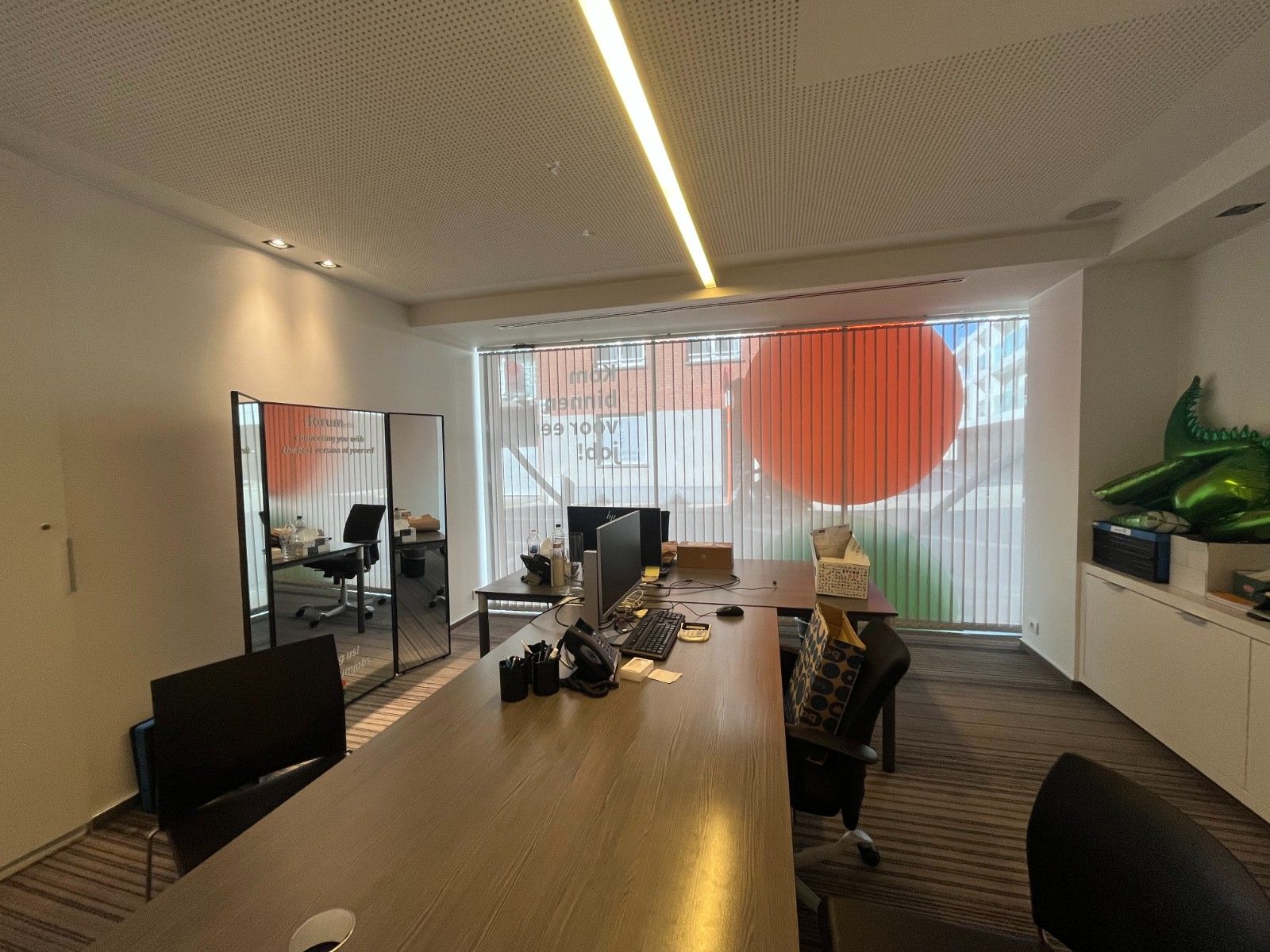 🏢 Te koop: modern handelspand/kantoorruimte (175 m²) in hartje Waregem foto 6